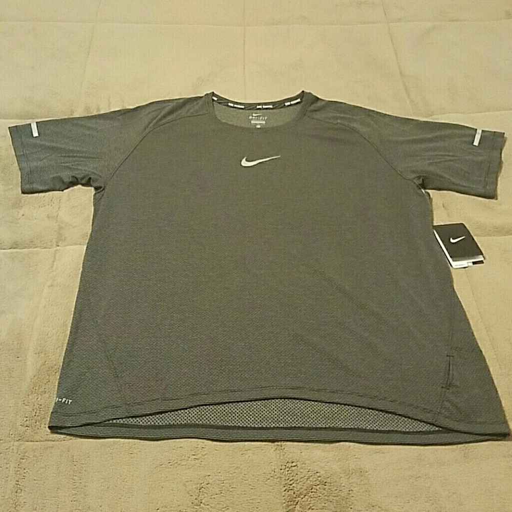 Nike AeroReact Breathable Performance Shirt - Picture 2 of 7