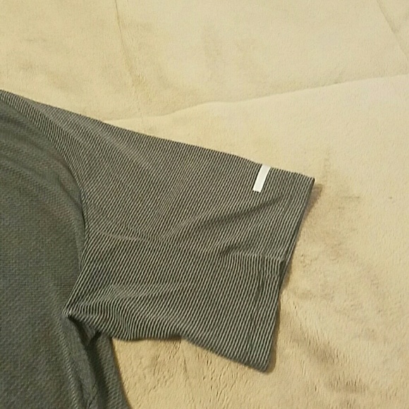 Nike AeroReact Breathable Performance Shirt - Picture 5 of 7
