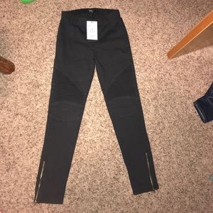 Brand new black ohlaluxe jeggings size 28