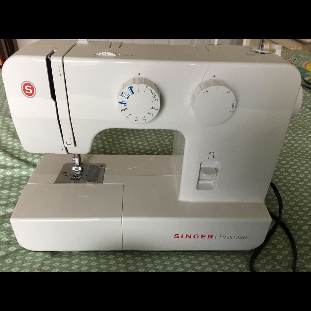 Singer Sewing Machine (Barely Used) - Picture 3 of 8