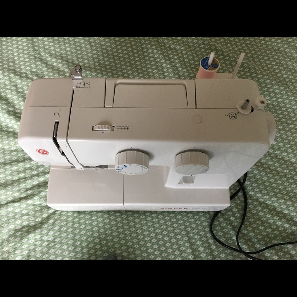 Singer Sewing Machine (Barely Used) - Picture 4 of 8