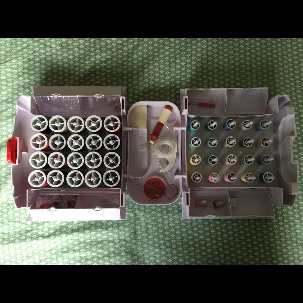 Singer Sewing Machine (Barely Used) - Picture 6 of 8
