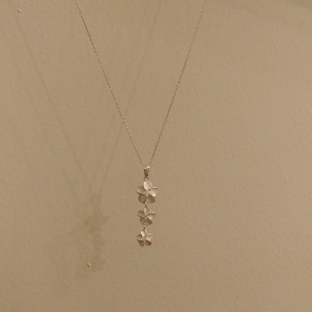 Sterling sliver flower necklace