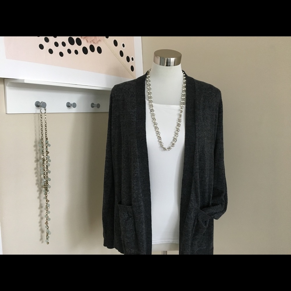 SOLD❗️Long XS Gap cardigan.