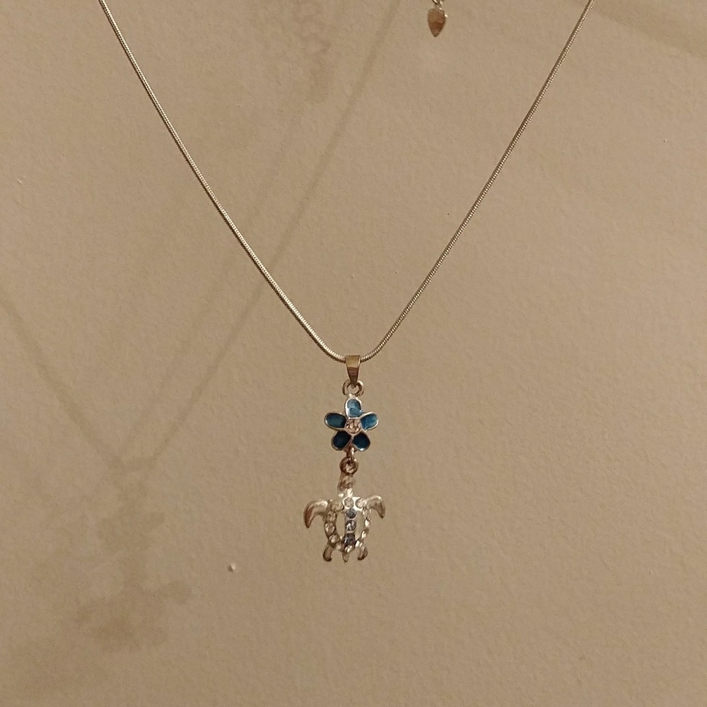 Hawaiian turtle necklace