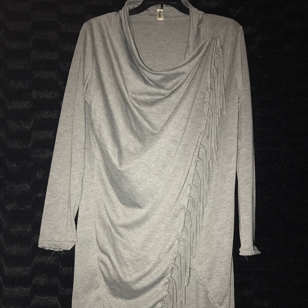 Ealey Fushi grey top with fringe. NWT