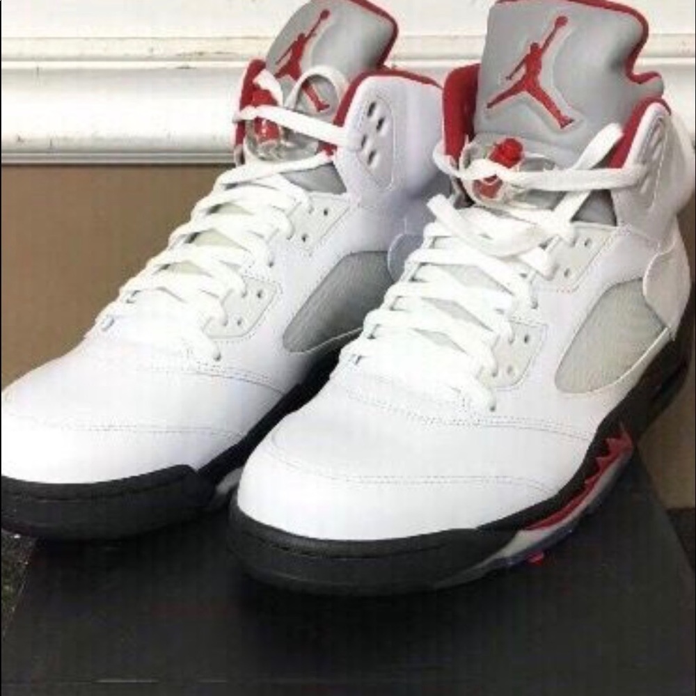 SOLD - DEADSTOCK JORDAN 5's RETRO METALLIC SILVER