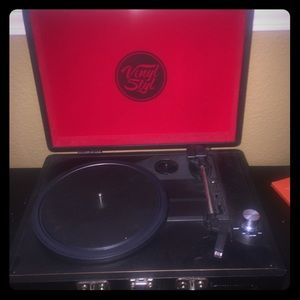Vintage looking Vinyl Record Player
