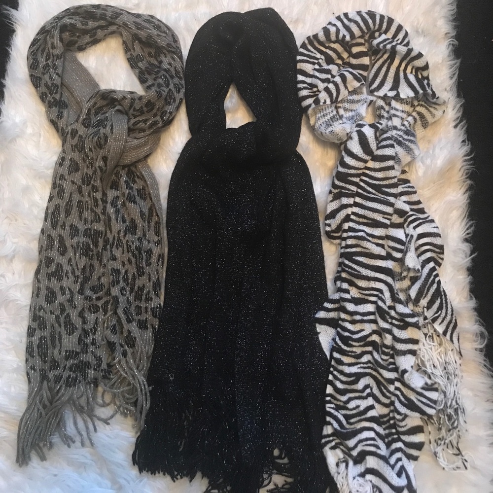 BUNDLE OF 3 SCARVES 💕🍃🍂