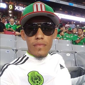 Meet your Posher, Reyes