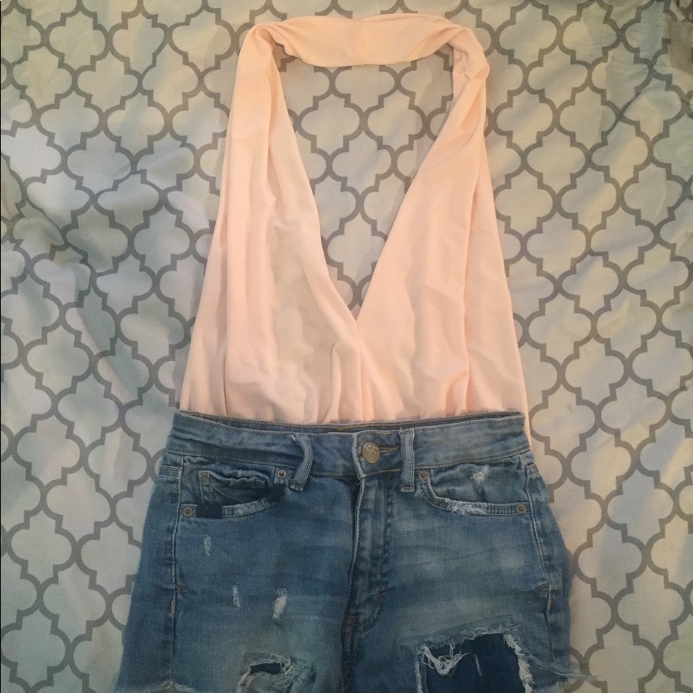 Super cute halter bodysuit☀️