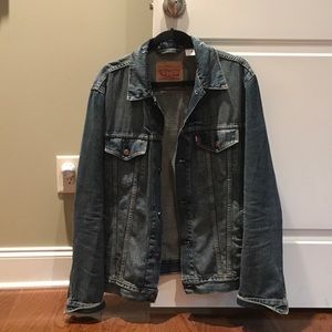 Men's Levi's trucker denim jacket