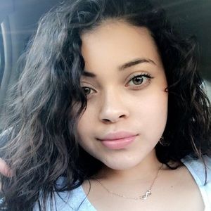 Meet your Posher, Valeria