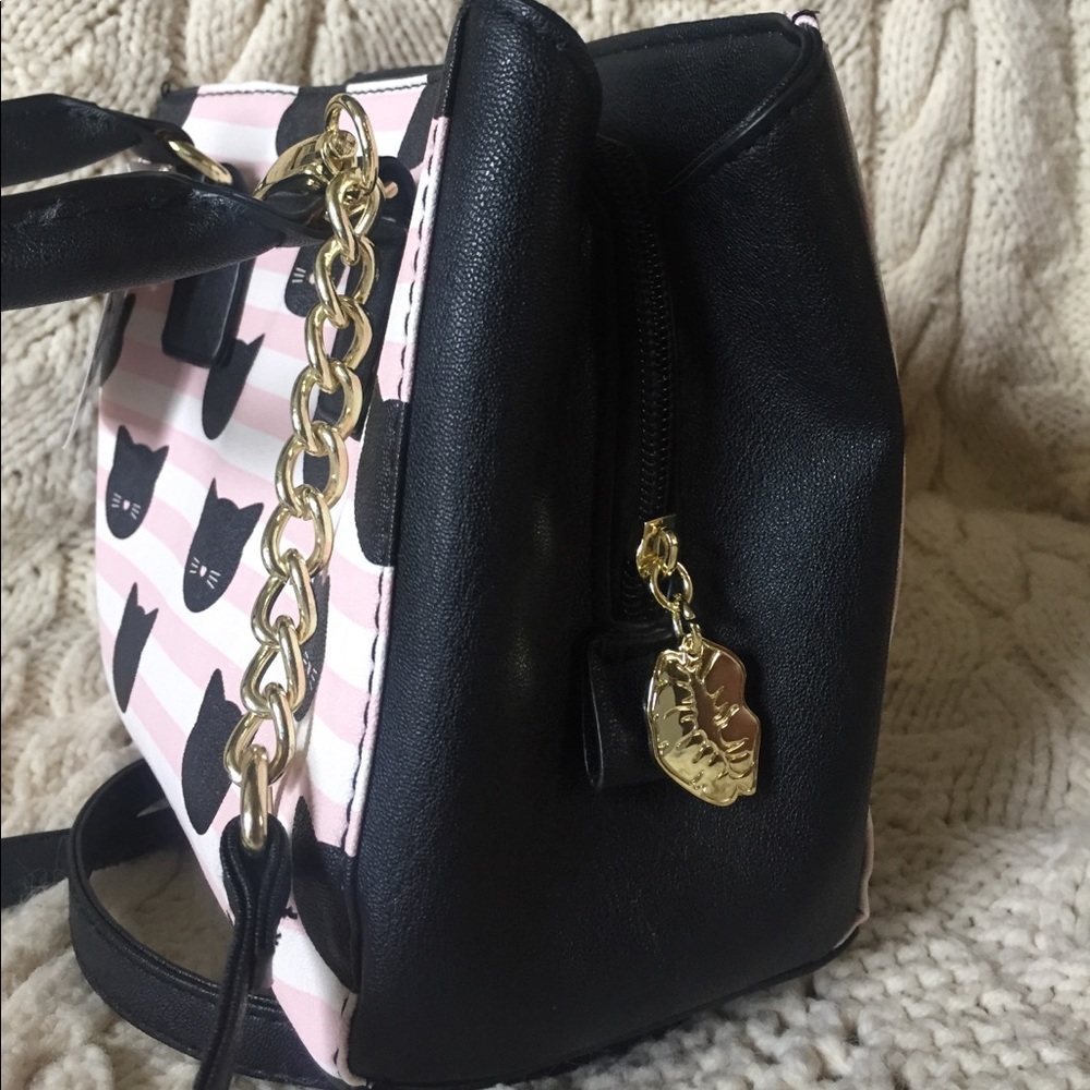 Betsey Johnson striped cat Kiki crossbody, NWT! - Picture 3 of 7