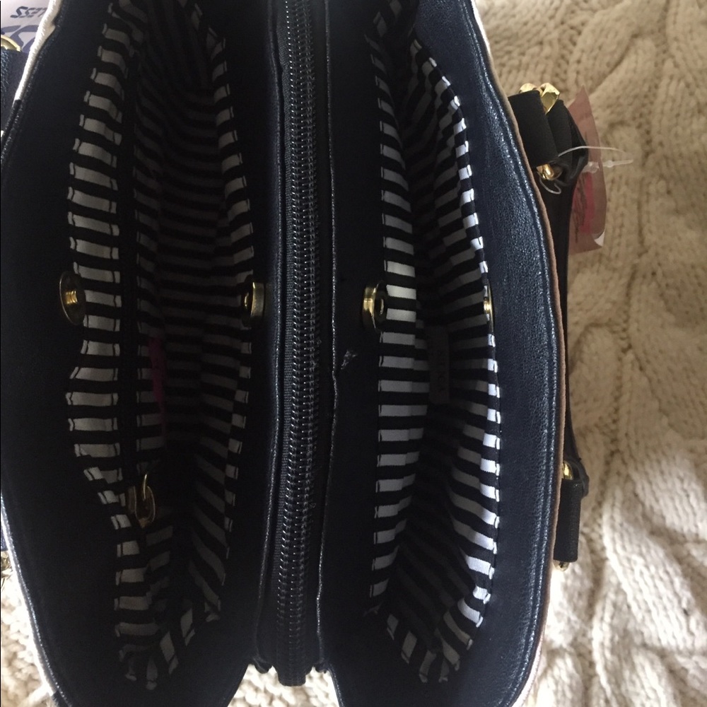 Betsey Johnson striped cat Kiki crossbody, NWT! - Picture 4 of 7