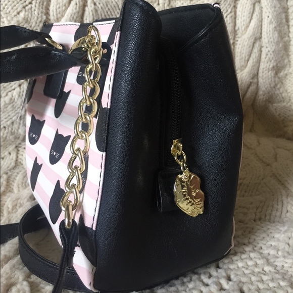 Betsey Johnson striped cat Kiki crossbody, NWT! - Picture 3 of 7
