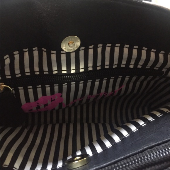 Betsey Johnson striped cat Kiki crossbody, NWT! - Picture 5 of 7