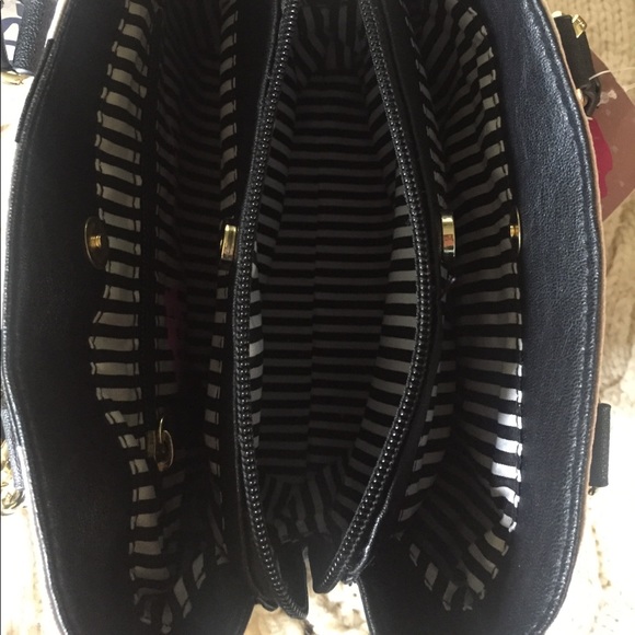 Betsey Johnson striped cat Kiki crossbody, NWT! - Picture 6 of 7