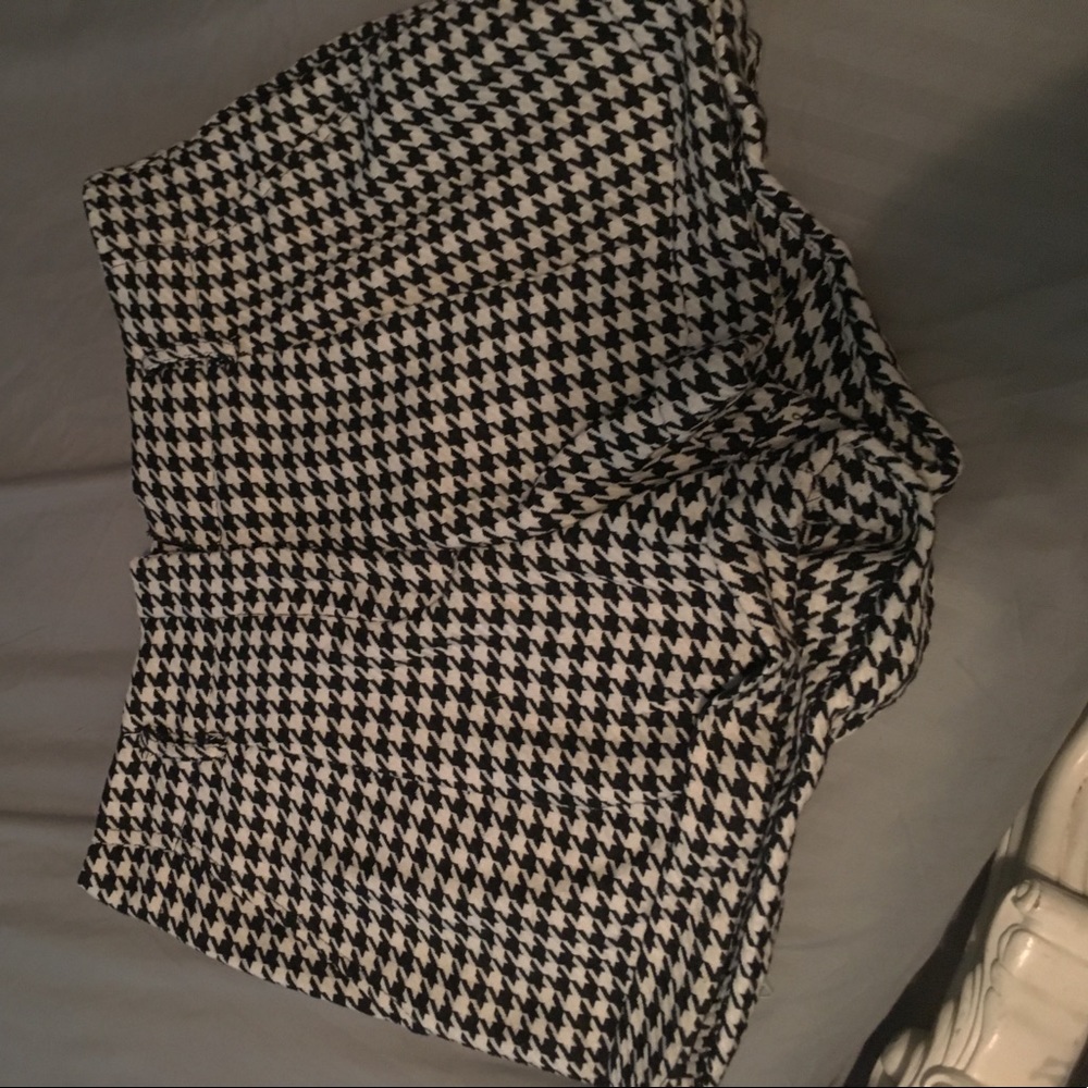 Houndstooth print wool shorts