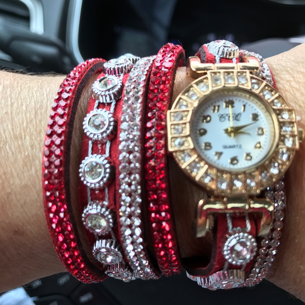 Beautiful Bracelet Red Watch - Picture 3 of 7