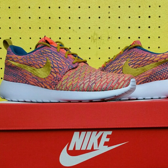 BRAND NEW Women's Nike Roshe One Flyknit Citron