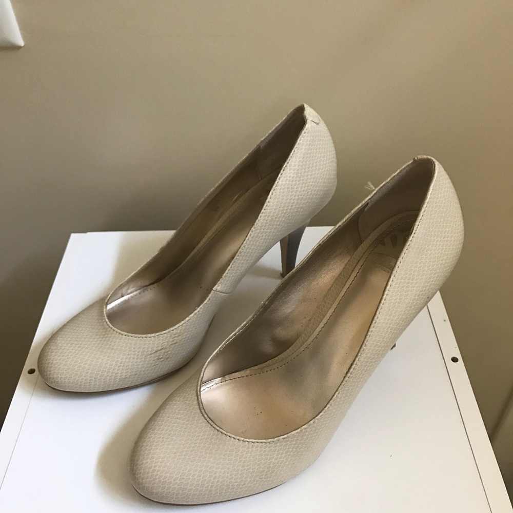 Beige heels