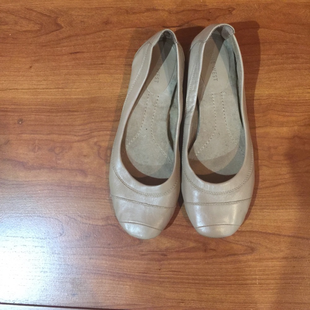 Tan nine west