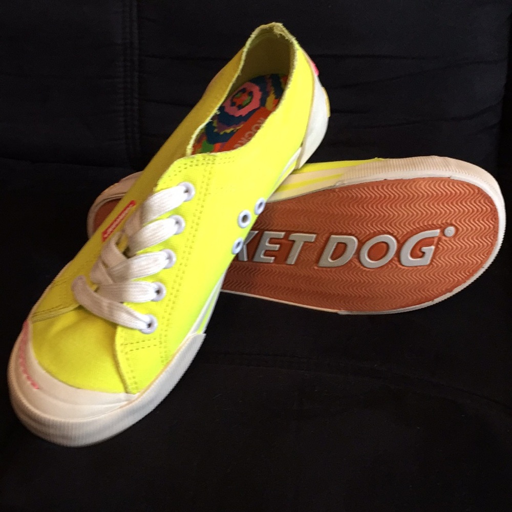 NWOT Bright Yellow Rocket Dogs