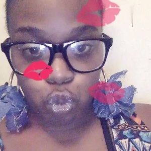 Meet your Posher, Nia