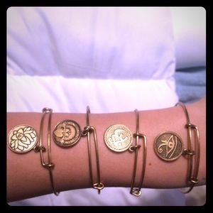 12 pieces of jewelry; Comment for more details