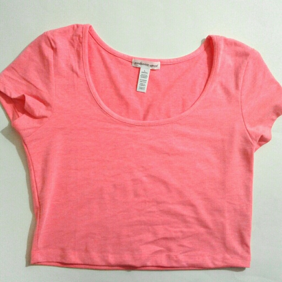Pink crop top - Picture 2 of 3