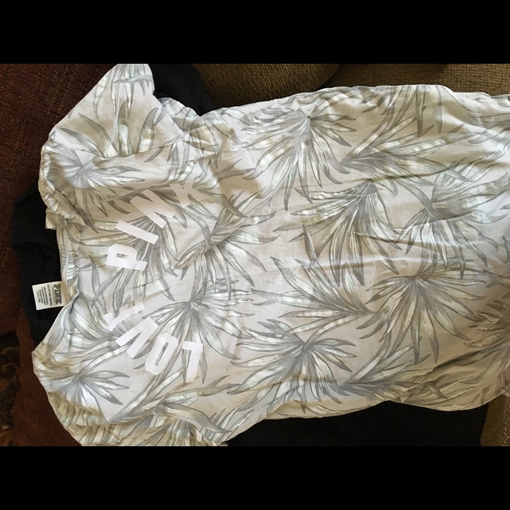 PINK Victoria Secret V Neck TShirt XS