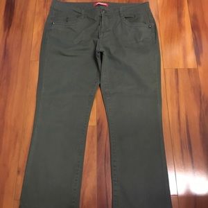Union Bay size 13 Olive Green Capris