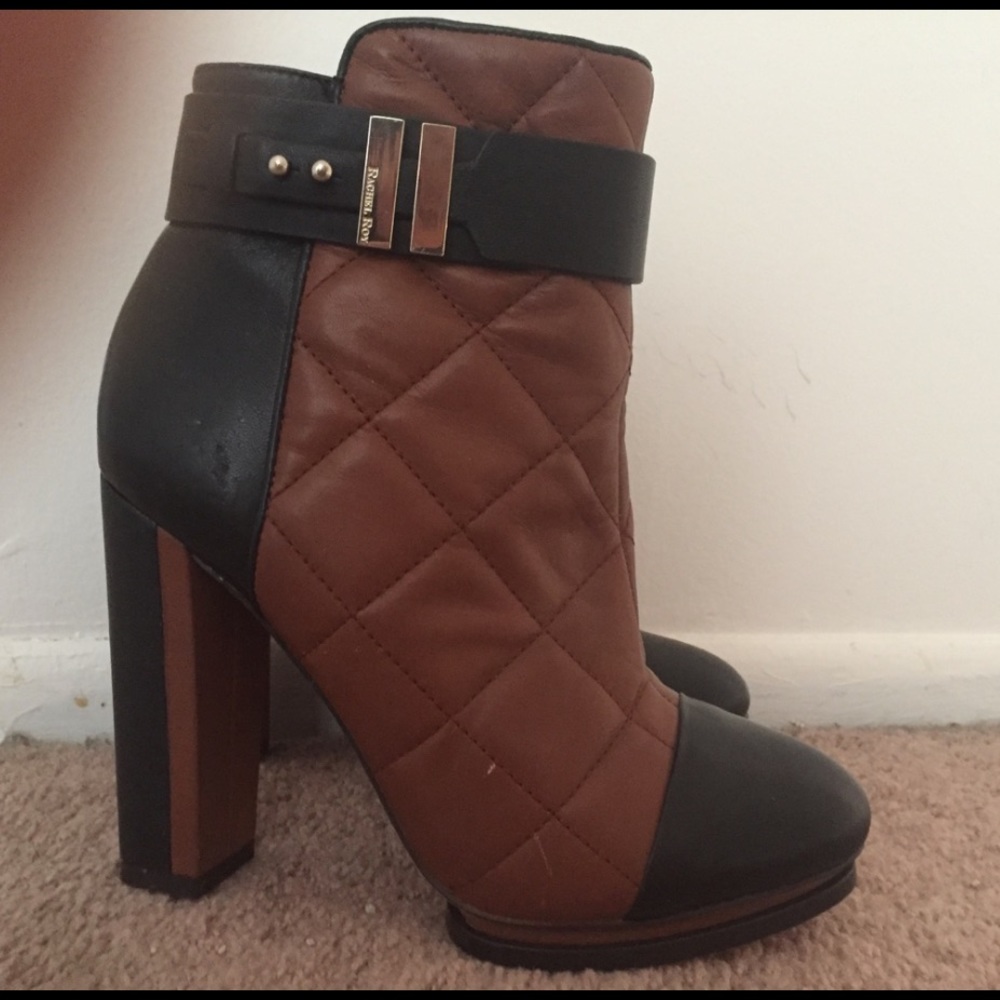 Rachel Roy never worn new boots.