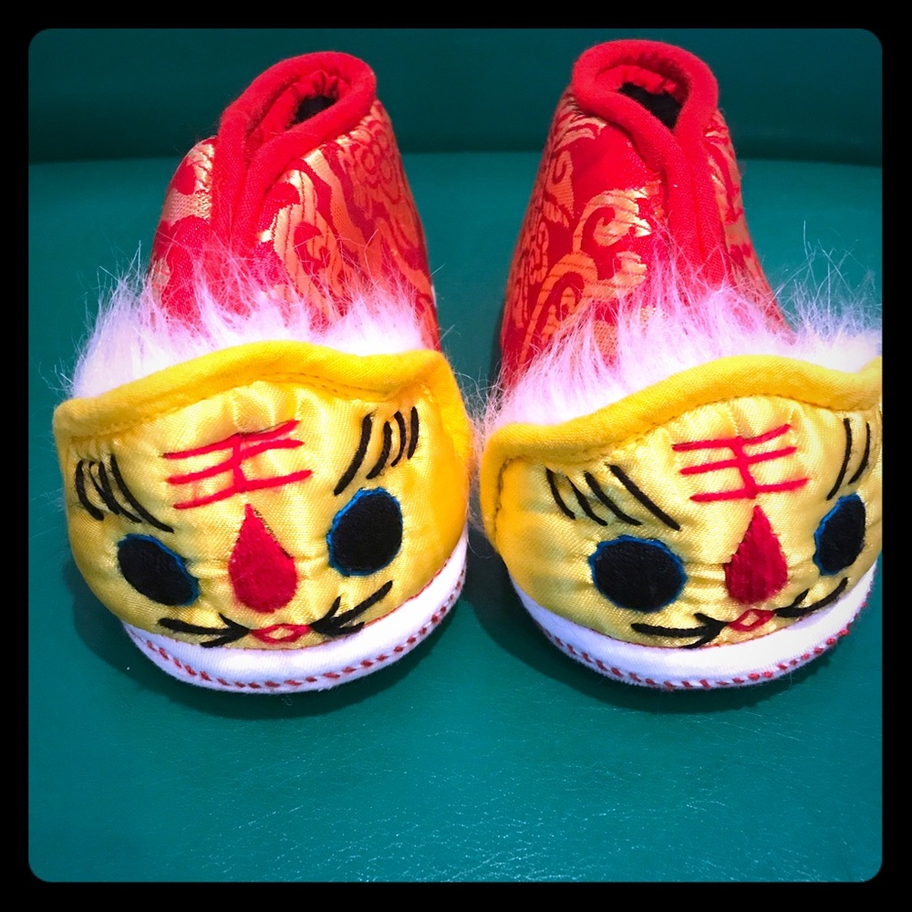 Kids dragon shoes 🎁
