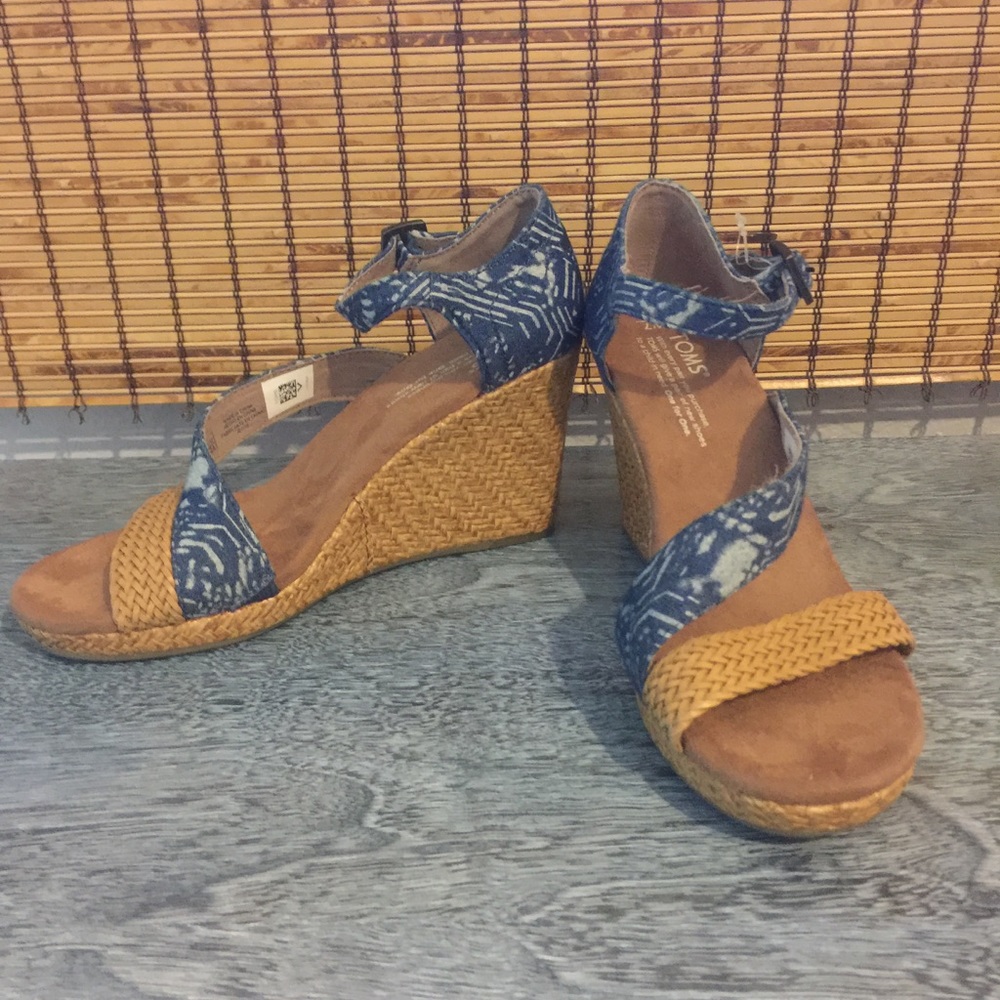 🍃TOMS Size 7 Jean and Whicker Wedge Sandals