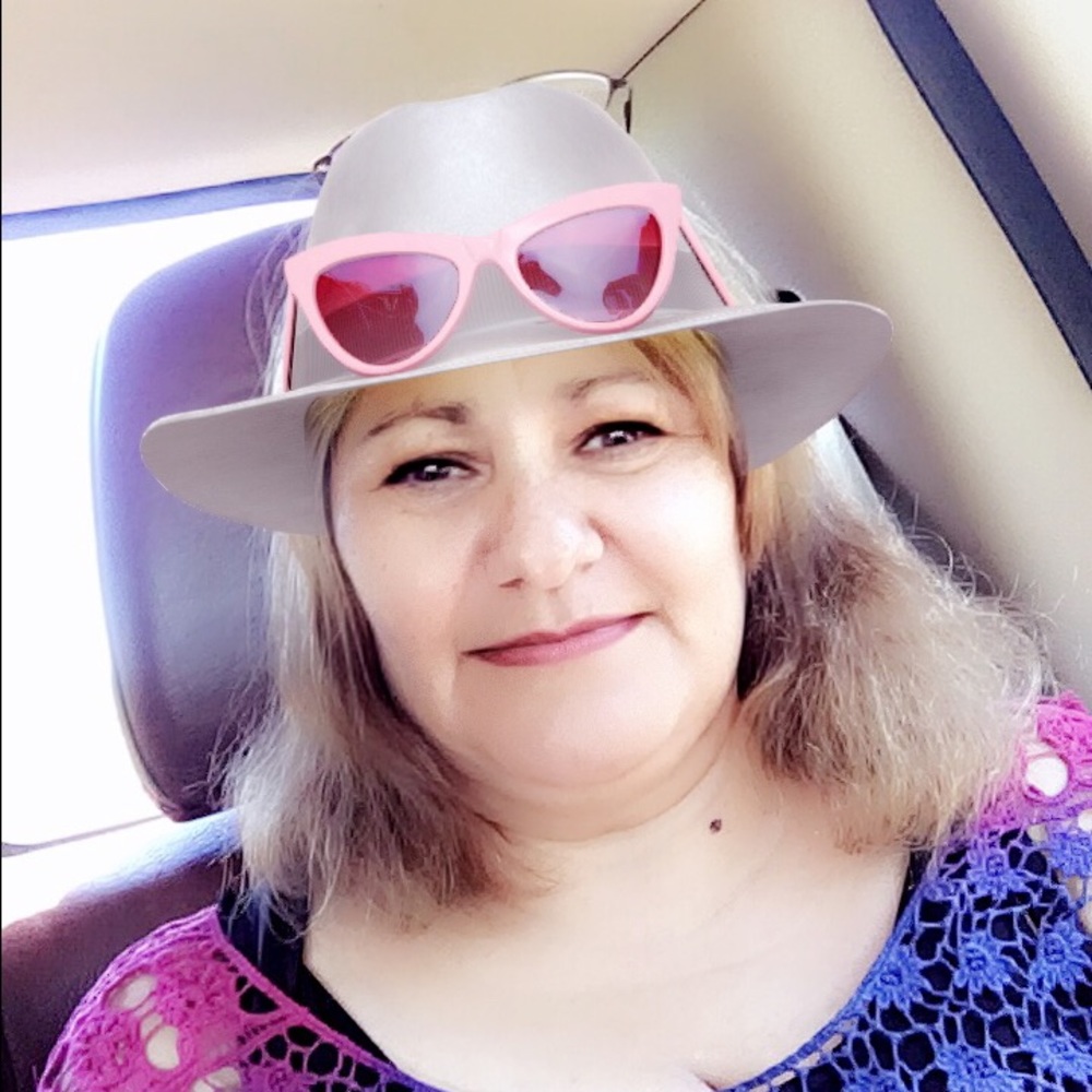 Meet your Posher, Alicia