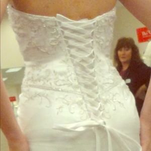 Wedding dress! W/ veil and rhinestone headpiece