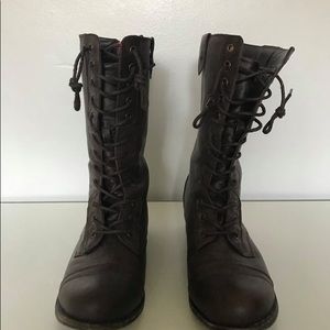 Lace up combat boots!!