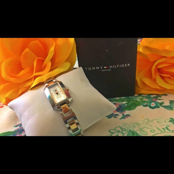 Tommy Hilfiger gold/silver watch - Picture 3 of 3