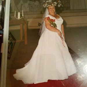 Oleg cassini Wedding dress