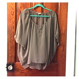 Forever 21 flowey gray shirt