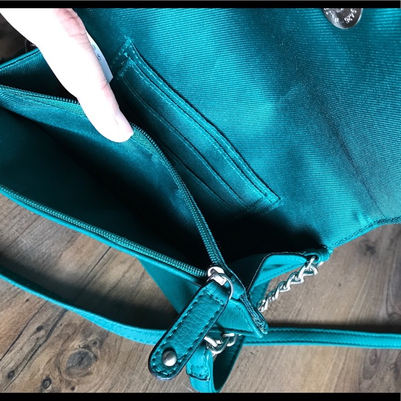 Kelly green purse - Picture 6 of 6