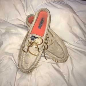 Gold sperrys!