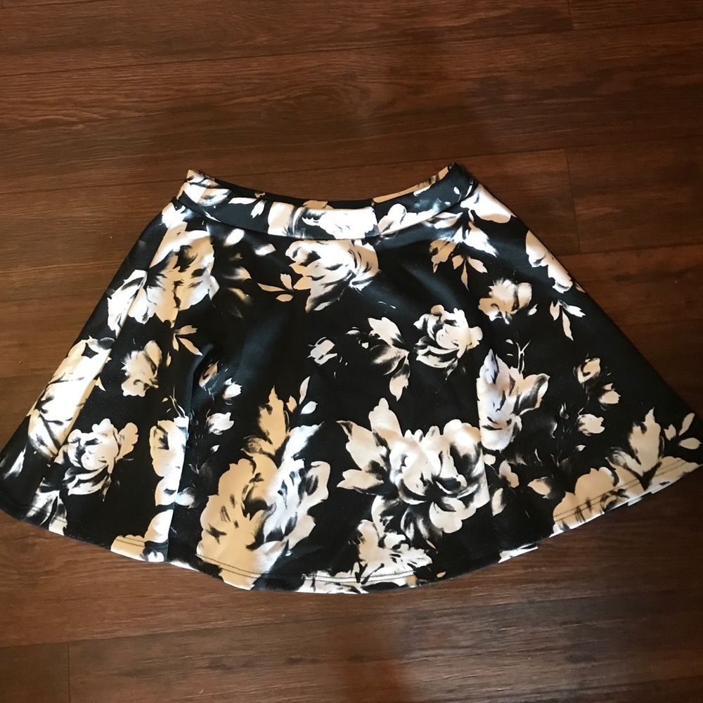 Sans Souci Mini Skirt, Floral Pattern