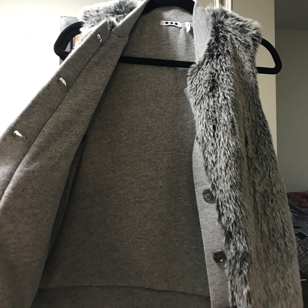 Three Dot Faux Fur Vest! Never Been Worn!! - Picture 4 of 4