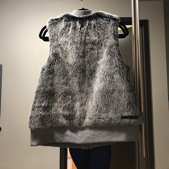 Three Dot Faux Fur Vest! Never Been Worn!! - Picture 2 of 4