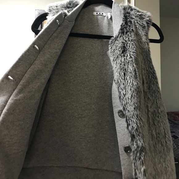 Three Dot Faux Fur Vest! Never Been Worn!! - Picture 4 of 4