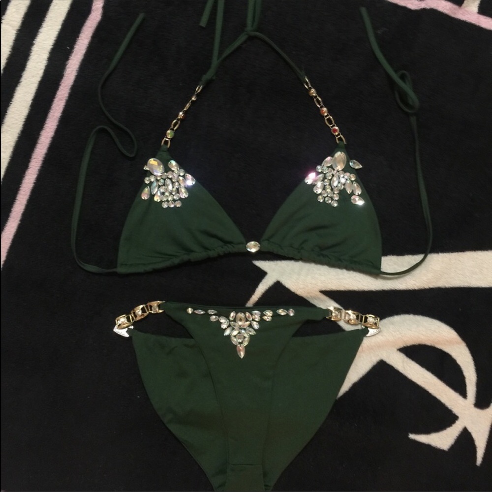 Olive green bikini. 👙🍃✨