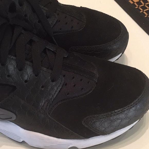 Nike Huaraches Run Premium Black Snakeskin - Picture 4 of 5